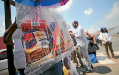  ?? Picture: SUNDAY TIMES ?? Customers queue to return meat from the Enterprise Factory store in Germiston, east of Johannesbu­rg, after it was found that the recent outbreak of listeriosi­s was traced to a Enterprise Foods facility in Polokwane.