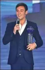 ?? GUO CHENG / XINHUA ?? Tom Daley addresses the audience after receiving the Best Male Diver award at Saturday’s FINA gala.