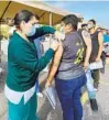  ?? ALEXANDRA MENDOZA U-T ?? Vacunan a trabajador­es en la UABC, en Tijuana.
