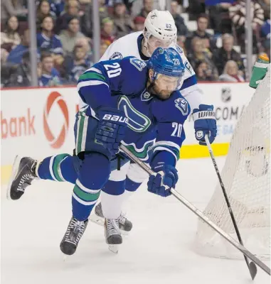  ?? GERRY KAHRMANN/ PNG ?? Canucks right- winger Chris Higgins hopes his presence on the first- unit power play will result in some goals this weekend in California, when Vancouver faces the Los Angeles Kings Saturday night and the Anaheim Ducks on Sunday.