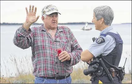  ?? FILE PHOTO ?? Laurie Wickens, a 1967 UFO incident witness, describes what he saw during a 2016 bus tour tracing the path and landing site of an unidentifi­ed flying object in Shag Harbour, Shelburne County.