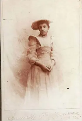  ?? PHOTO COURTESY OF MICHAEL T. SNYDER ?? This photo of Elizabeth Rutter Hobart was taken in Richard Somiesky’s studio, probably c. 1890.