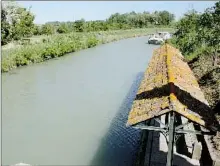  ??  ?? Le canal du Midi construit au 17e siècle a une notoriété internatio­nale