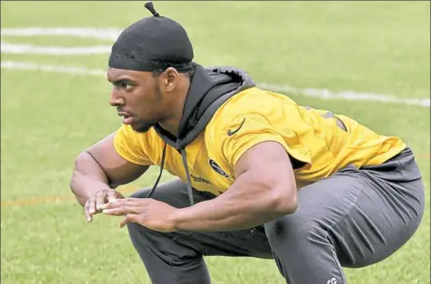  ?? Matt Freed/Post-Gazette ?? Safety Sean Davis warms up before the start of practice Tuesday.