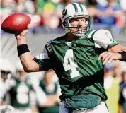  ?? ?? QB Brett Favre is a member of a long list of NFL greats who starred for other teams before joining the Jets late in their careers.