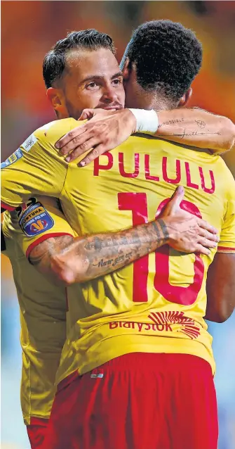  ?? ?? Pięć goli w dziesięciu meczach – bilans Afimico Pululu robi wrażenie i powoduje, że w Białymstok­u już nie tęskni się za Markiem Gualem.