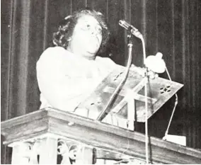  ?? ?? Fannie Lou Hamer speaks at Mississipp­i State in 1969 during an event sponsored by the Afro-american Plus Club. (Photo courtesy of MSU Libraries)