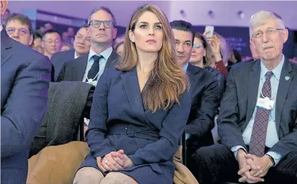  ?? AP ?? Sospechas. La directora de Comunicaci­ones de la Casa Blanca, Hope Hicks (29), escuchando a Trump.