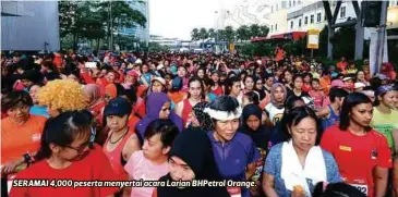  ??  ?? SERAMAI 4,000 peserta menyertai acara Larian BHPetrol Orange.