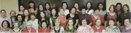  ??  ?? GROUP. The pioneer and new members of Zonta Club of Cebu 1.