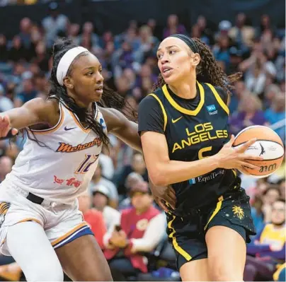  ?? AP FILE ?? Dearica Hamby, right, has alleged that when she was a player for the Aces, coach Becky Hammon harassed her for being pregnant.