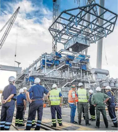  ?? JULIO GONZÁLEZ ?? Navantia Puerto Real durante la construcci­ón de una subestació­n eléctrica.