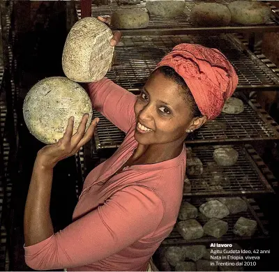  ??  ?? Al lavoro
Agitu Gudeta Ideo, 42 anni Nata in Etiopia, viveva in Trentino dal 2010