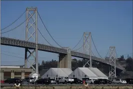  ?? JEFF CHIU — THE ASSOCIATED PRESS ?? Tents for a coronaviru­s testing site line the San Francisco waterfront near the Bay Bridge on Wednesday.