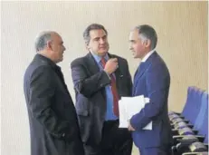  ?? FOTO REINALDO UBILLA ?? Gonzalo Said y Salvador Said , junto al secretario de la junta, Rafael Bilbao tras finalizar la cita de BBVA Chile.