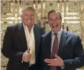  ??  ?? Donald Trump, tout juste élu, reçoit Nigel Farage dans son bureau à New York en 2016.