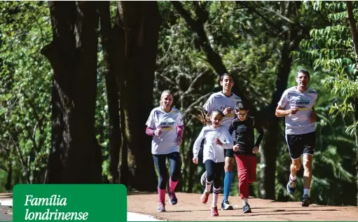  ?? Ricardo Chicarelli ?? O casal Renata Serrano Luppi e Edson Ferreira dos Santos pratica esporte com os filhos Gabriel, Rafael e Nicole: “O nosso custo com saúde é bem baixo”