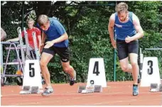  ?? Foto: privat ?? Die beiden Mehrkämpfe­r Tim Lanzinger (links) und Tim Zimmermann beim Start über 100 m in Essingen.