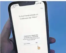  ?? FOTO: CHRISTOPH DERNBACH/DPA ?? Die Social-Media-App Clubhouse steht in der Kritik.
