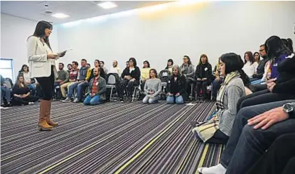  ?? (NICOLÁS BRAVO) ?? En calma. En algunas universida­des se ofrecen espacios de meditación a profesores y alumnos.