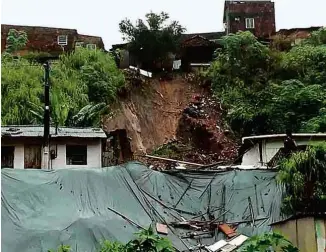  ?? Reprodução/Globo News ?? Deslizamen­to de terra no Alto Santa Terezinha, bairro do Recife