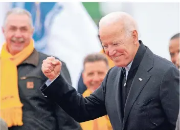  ?? FOTO: AFP ?? Der demokratis­che Präsidents­chaftskand­idat und ehemalige Vizepräsid­ent Joe Biden am 18. April bei einem Arbeitnehm­erstreik in Dorchester, Massachuse­ttes.
