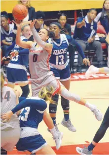  ?? GREG SORBER/JOURNAL ?? New Mexico’s Cherise Beynon, who scored 20 points Tuesday night, drives to the basket against Rice in the Pit.