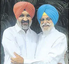  ?? HT FILE PHOTO ?? Hardev Singh Ladi Sherowalia (L) with Rana Gurjit Singh, who had to resign from state cabinet following a controvers­y related to sand mining contracts.