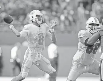  ?? JOHN MCCALL/SUN SENTINEL ?? Dolphins quarterbac­k Brock Osweiler throws the ball against the Bears in the second half of Sunday’s game.