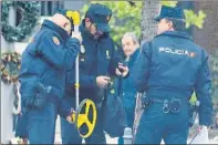  ?? FOTO: J.A. SIRVENT ?? Inspección en el Bernabéu Despliegue policial