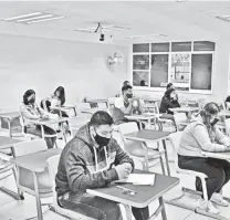  ?? ?? UdeG ya piensa regresar a clases presencial­es.