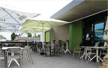  ?? Foto: Raymond Bonaria ?? Diskussion­en gibt es immer wieder betreffend der Terrasse über dem Jugendhaus. Diese Terrasse hat einen direkten Zugang zum angrenzend­en Bistro.