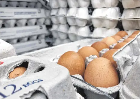  ?? FOTO: ANTHONY WALLACE ?? Mal sehen, wie lange: Heimische Eier sind nach dem Fipronil-Skandal auf der Überholspu­r.