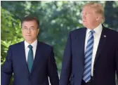  ??  ?? Les présidents sud-coréen, Moon Jae-in, et américain, Donald Trump