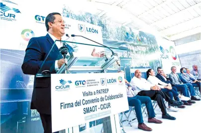  ?? FOTO: ESPECIAL ?? EQUIPO. El gobernador Diego Sinhue Rodríguez Vallejo destacó la labor coordinada entre los empresario­s curtidores y las autoridade­s en beneficio del medio ambiente.