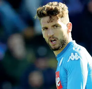  ??  ?? Bomber Dries Mertens il (falso) centravant­i del Napoli