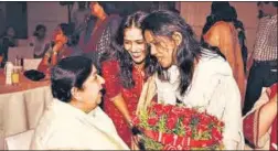  ?? ?? With Lata Mangeshkar, who once compliment­ed Mahalakshm­i’s singing