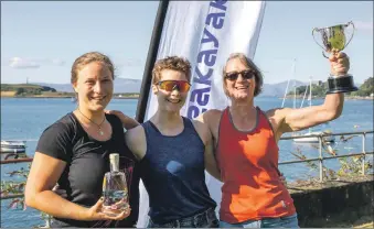  ??  ?? Lena Kraus, Lizzy Polgreen and Lizelle Kemp, ladies senior winners, 1hr 34m 22s.