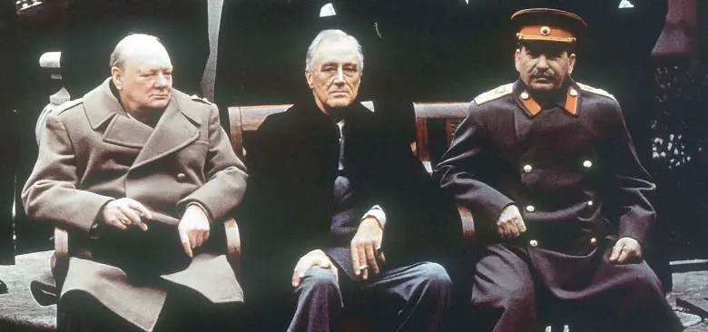  ?? FOTO AP ?? Winston Churchill, Franklin Roosevelt e Josef Stalin, il 4 febbraio 1945 durante la conferenza di Yalta
