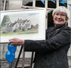  ??  ?? Ethna Dorman, a member of the Board of Trustees, with a painting of the John Scottus School which was presented to her by Professor Brendan Tangney.