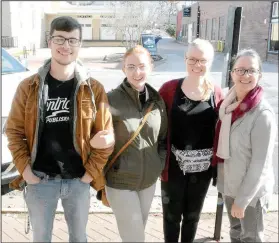  ?? (NWA Democrat-Gazette/Marc Hayot) ?? Trish Youmans (right) poses with her family members Sam Youmans, Victoria Youmans and Hannah Youmans on Nov. 27 in downtown Siloam Springs. The family came downtown to shop at local businesses on Small Business Saturday.