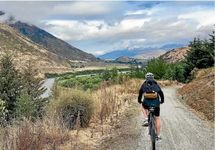  ??  ?? For a different view of Central Otago, explore its cycle trails.