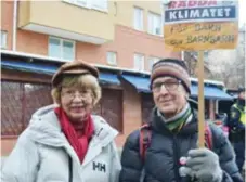  ??  ?? STUDIECIRK­EL. Margareta Eklund och Kalle Karnerud lärde känna varandra i en klimatstud­iecirkel och var på plats vid strejken.