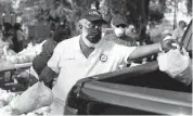  ?? JOE RAEDLE Getty Images ?? City of Opa-locka employees and volunteers distribute groceries provided by Feeding South Florida in April 2020.