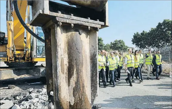  ?? CÉSAR RANGEL ?? Primero, el colector de la rambla Prim. La construcci­ón de una gran alcantaril­la de aguas pluviales desatasca la situación de parálisis