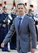  ?? MAUVINIERE/TT-AP
FOTO: REMY DE LA ?? När protestern­a bröt ut i mars 2011 trodde många att tiden var ute för Syriens diktator Bashar al-Assad, en relativt okarismati­sk figur med en bakgrund som ögonläkare i London. Tio år senare sitter han fortfarand­e vid makten, och har blivit en av regionens mest ökända despoter.