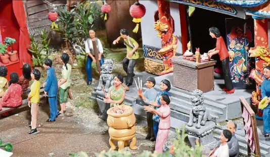  ?? – Photos: WCO ?? a diorama of devotees attending a festive prayer offering at the Kuan yin Temple in seri Kembangan, selangor. at WCO, the dioramas measure 1:35 scale.