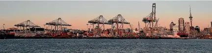  ?? PHOTO: CHRIS MCKEEN/FAIRFAXNZ ?? Ports of Auckland has a difficult relationsh­ip with the city.