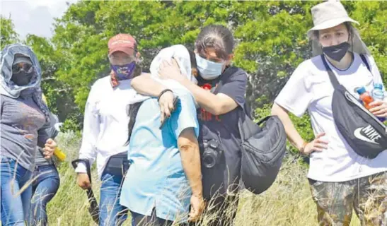  ?? FOTOS: JOSÉ LUIS TAPIA Y VLADIMIR MEZA/EL SOL DE TAMPICO ?? Los familiares de desapareci­dos recibieron solidarida­d de grupos de activistas, pero no ayuda especializ­ada del Gobierno