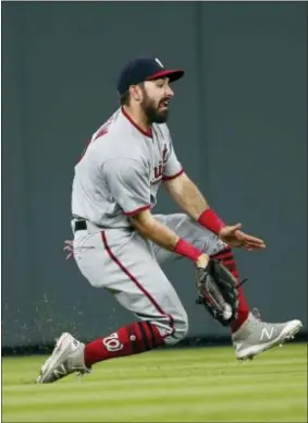  ?? JOHN BAZEMORE — THE ASSOCIATED PRESS ?? Washington’s Adam Eaton catches a fly ball hit by during the seventh inning Thursday in Atlanta. Atlanta’s Ender Inciarte